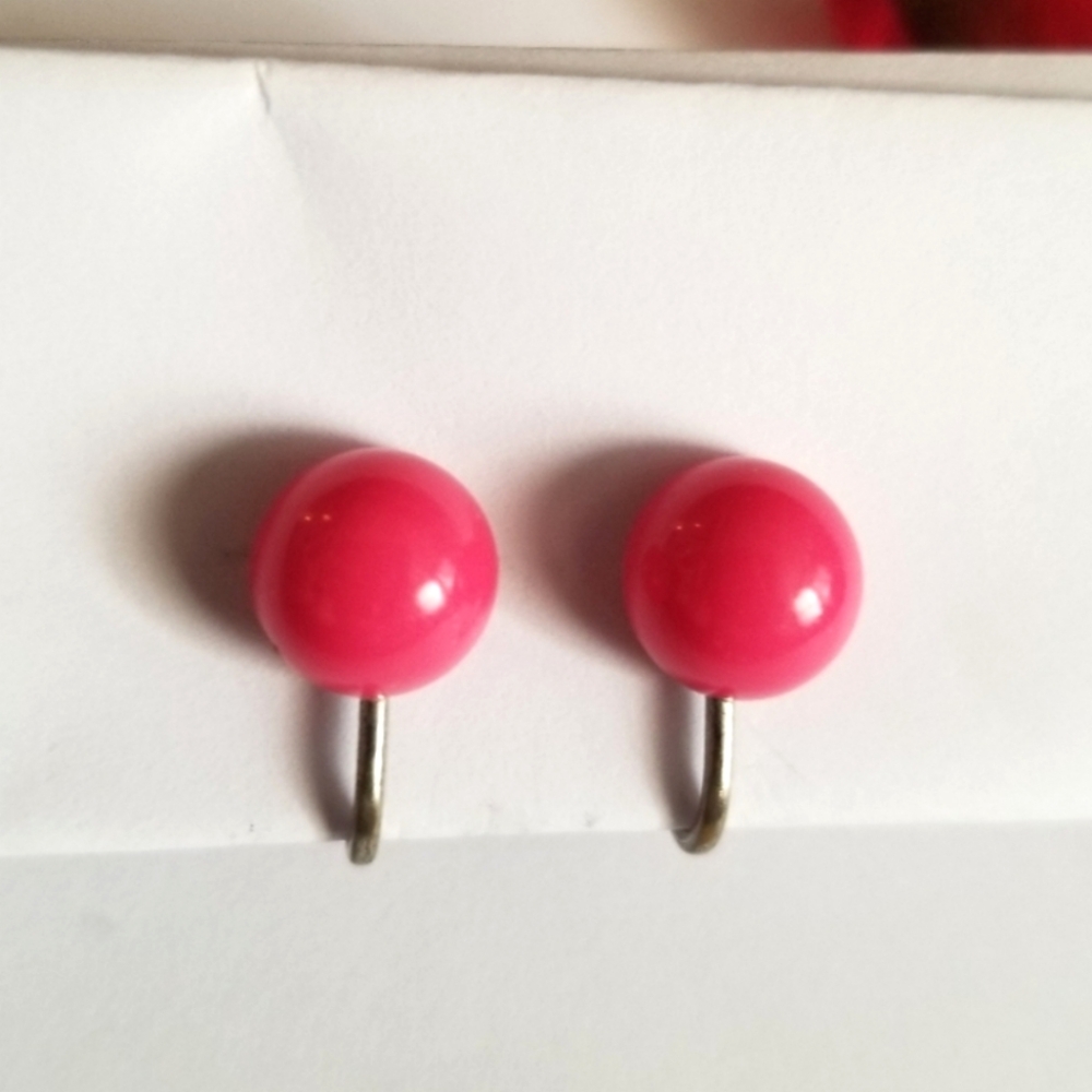 Vintage pink dots earrings plastic circle dome screwback